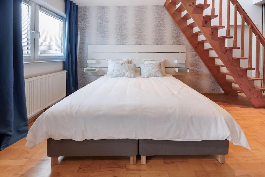Scenic Rooftop Flat With Terrace Wina Bagian luar foto
